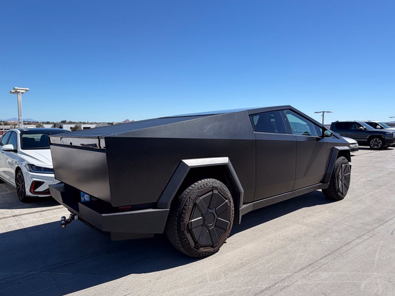 Used 2024 Tesla Cybertruck AWD Crew Cab image 2