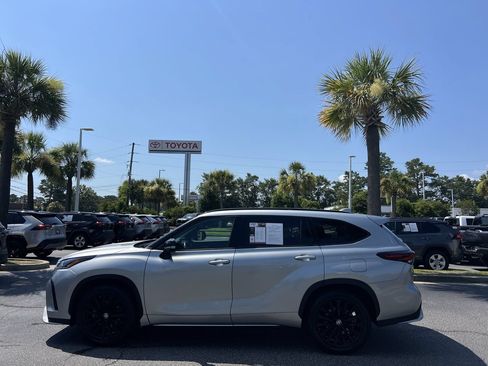 Used 2024 Toyota Highlander XSE FWD image 7