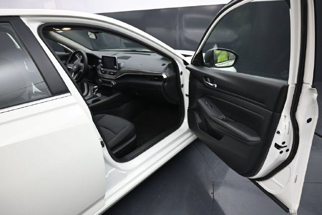 Used 2025 Nissan Altima 2.5 SV FWD image 30