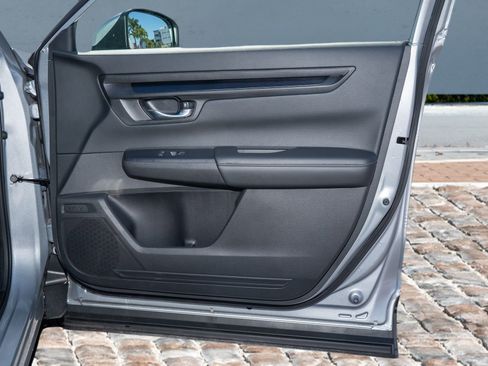 Used 2025 Honda CR-V EX image 12