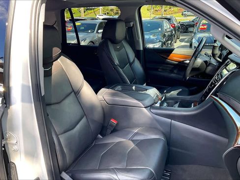 Used 2020 Cadillac Escalade Luxury image 7