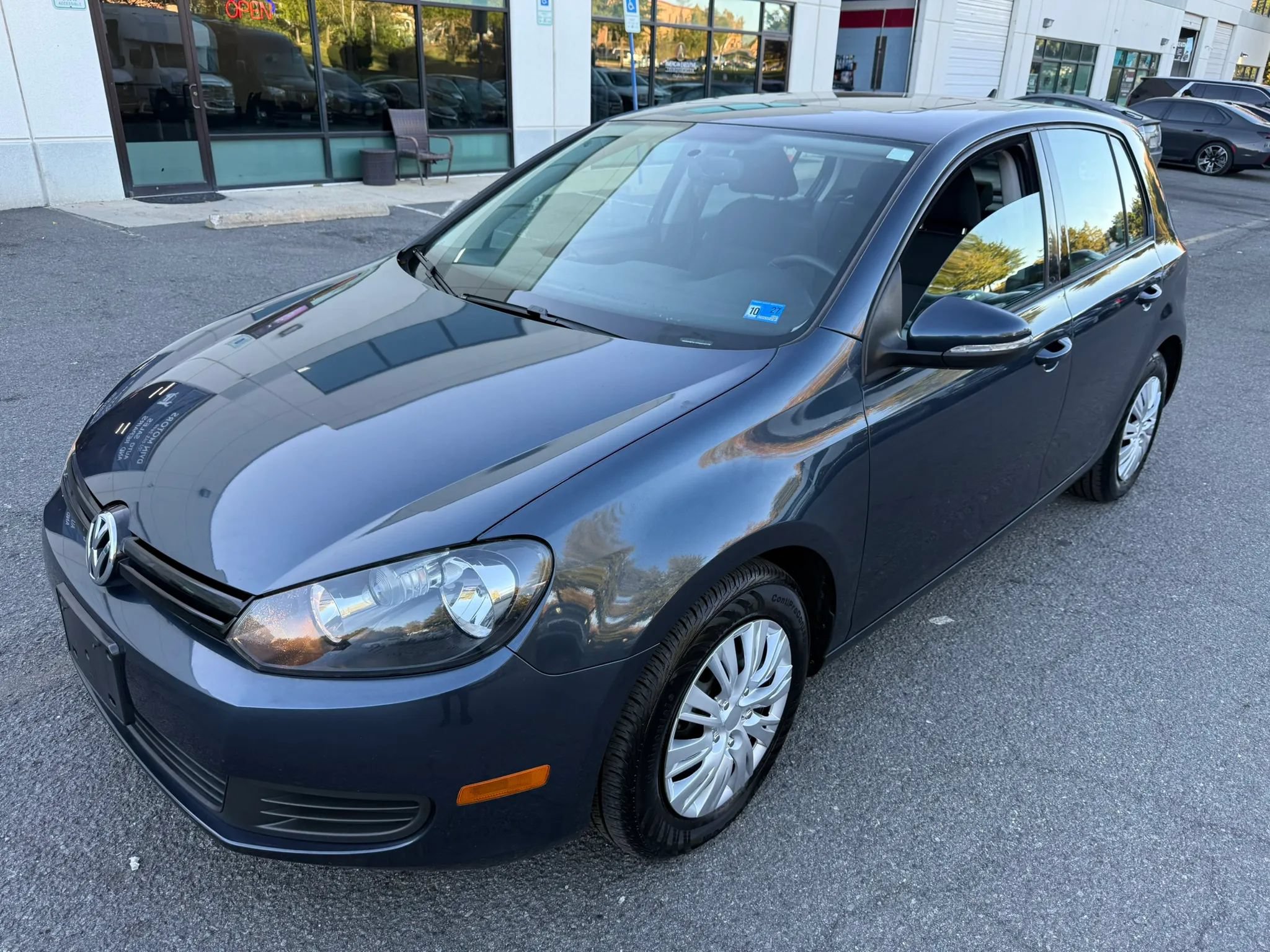 Used 2013 Volkswagen Golf 4-Door FWD image 11