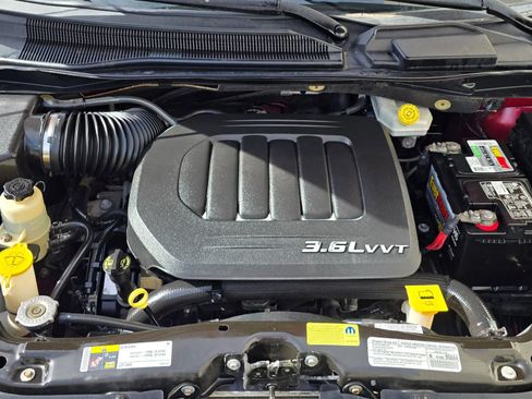 Used 2014 Chrysler Town & Country Touring-L w/ Driver Convenience Group FWD image 59