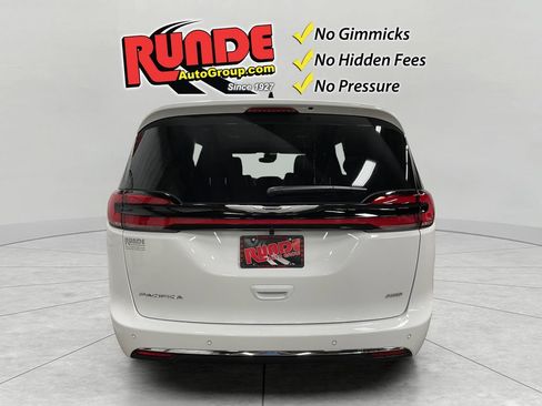 New 2026 Chrysler Pacifica Select AWD/4WD image 4