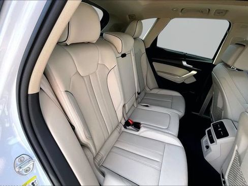 Used 2024 Audi Q5 2.0T Premium Plus w/ Premium Plus Package AWD/4WD image 29