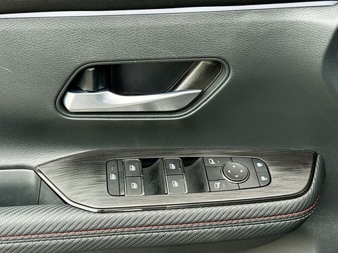 Certified 2025 Nissan Kicks SR FWD image 18