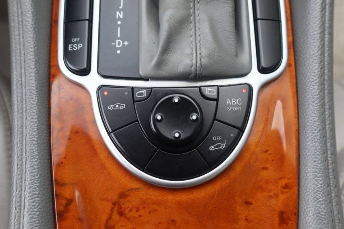 Used 2004 Mercedes-Benz SL 500 image 17