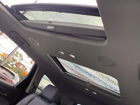 Used 2018 Buick Enclave Essence AWD/4WD image 24