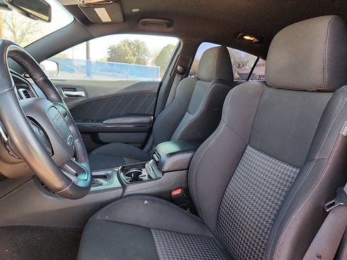 Used 2019 Dodge Charger GT w/ Blacktop Package image 7