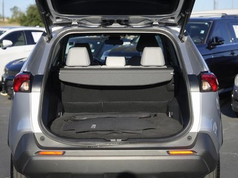 Used 2020 Toyota RAV4 XLE Premium image 31