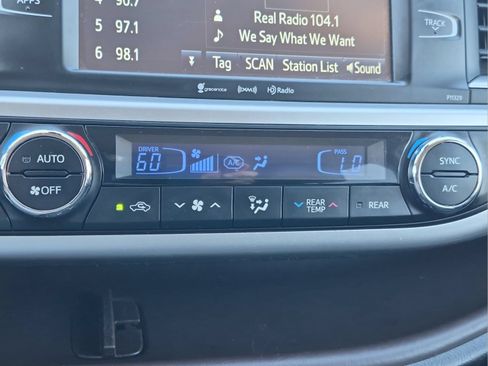 Used 2018 Toyota Highlander Plus FWD image 26