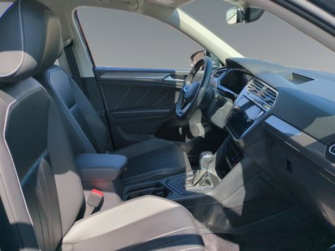 Used 2024 Volkswagen Tiguan SE image 15