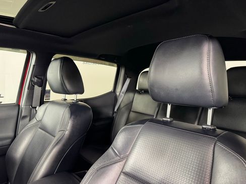 Used 2023 Toyota Tacoma TRD Off-Road w/ TRD Premium Off Road Package image 3