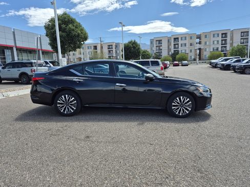 Used 2024 Nissan Altima 2.5 SV FWD image 6