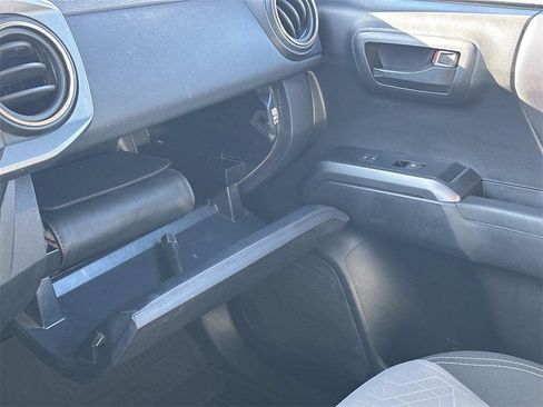 Used 2022 Toyota Tacoma TRD Off-Road image 34