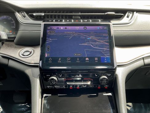 Used 2025 Jeep Grand Cherokee Limited AWD/4WD image 15