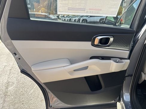 New 2025 Kia Sorento S image 22