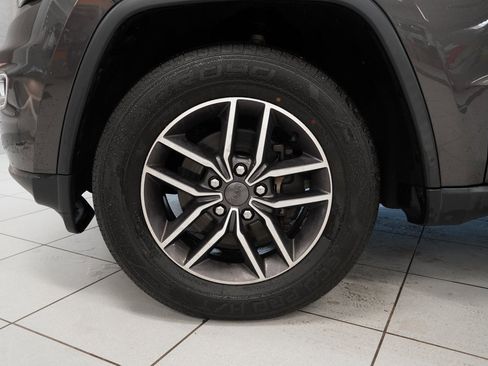 Used 2020 Jeep Grand Cherokee Limited image 17