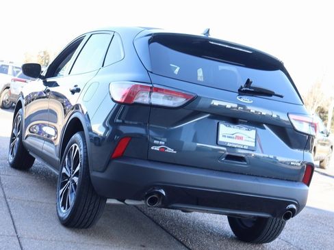 Used 2022 Ford Escape SE w/ SE Sport Appearance Package image 4