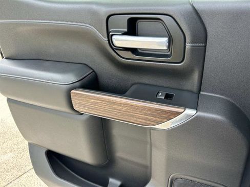 Used 2021 Chevrolet Silverado 1500 High Country w/ Technology Package image 19