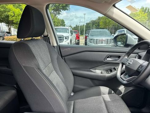 Used 2025 Nissan Rogue SV FWD image 15