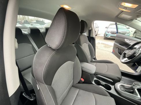 Used 2024 Kia Forte LXS w/ LXS Technology Package image 32