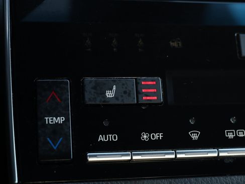 Used 2020 Toyota Avalon XLE image 5