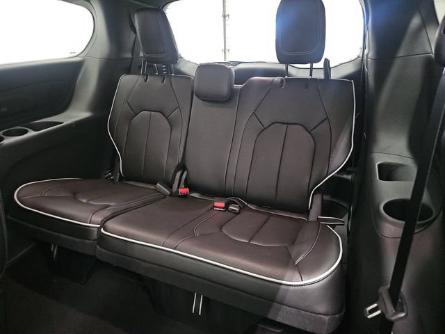 New 2027 Chrysler Pacifica Limited AWD/4WD image 39