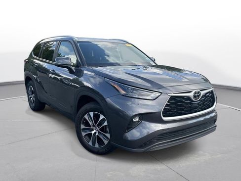 Used 2023 Toyota Highlander XLE FWD image 16