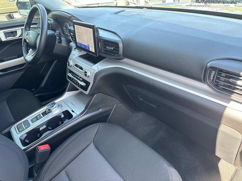 Certified 2023 Ford Explorer XLT RWD image 38