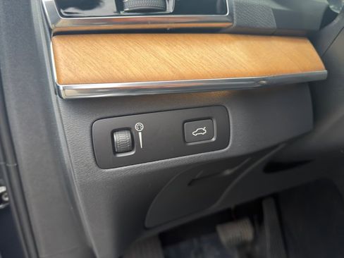 Used 2022 Volvo XC90 T6 Momentum w/ Advanced Package image 13