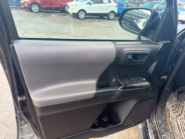 Used 2016 Toyota Tacoma SR5 RWD image 11