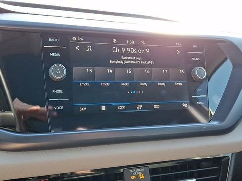 Certified 2022 Volkswagen Taos SE w/ Panoramic Sunroof Package image 22