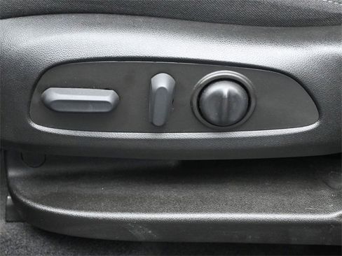 Used 2022 Chevrolet Traverse LT image 18