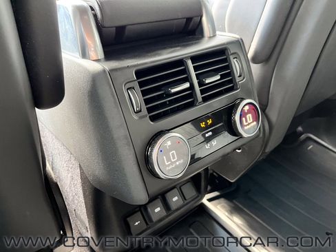 Used 2023 Land Rover Discovery Metropolitan Edition AWD/4WD image 37