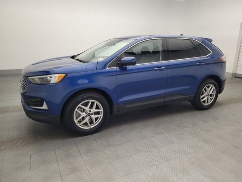 Used 2023 Ford Edge SEL image 2