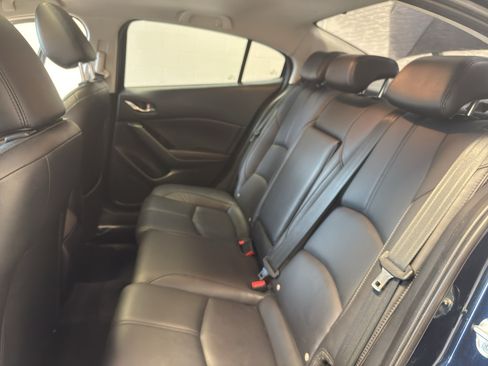 Used 2018 MAZDA MAZDA3 Touring FWD image 29
