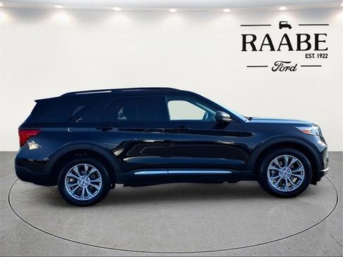 Used 2022 Ford Explorer XLT w/ Equipment Group 202A image 8