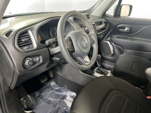 Used 2022 Jeep Renegade Latitude image 9