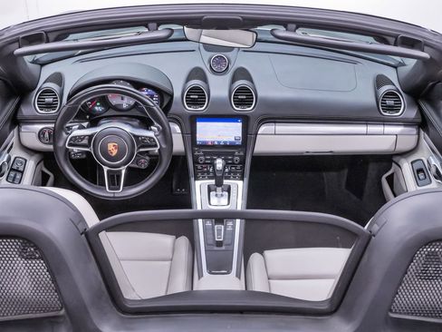 Used 2018 Porsche 718 Boxster S image 15
