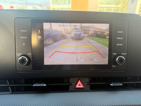 Used 2025 Kia Sportage LX image 19