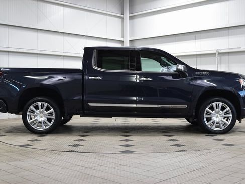 Used 2022 Chevrolet Silverado 1500 High Country w/ High Country Premium Package image 9