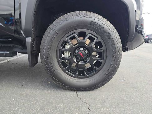 Used 2025 Toyota Tacoma TRD Off-Road image 9
