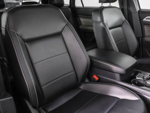 Used 2022 Volkswagen Atlas Cross Sport SEL image 48