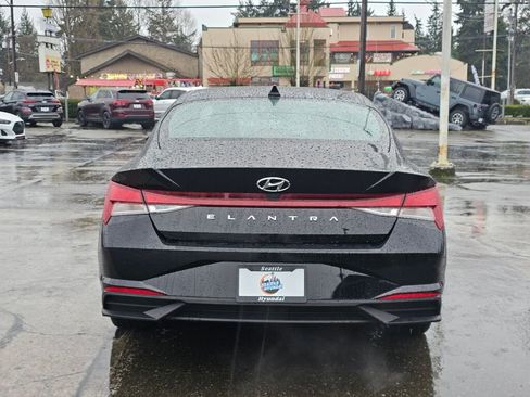 Used 2023 Hyundai Elantra SEL image 6