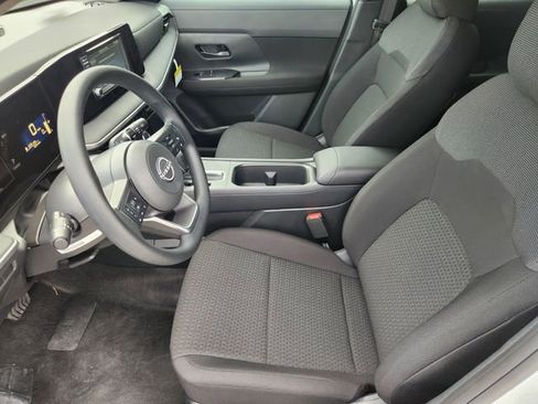 New 2025 Nissan Kicks S image 9