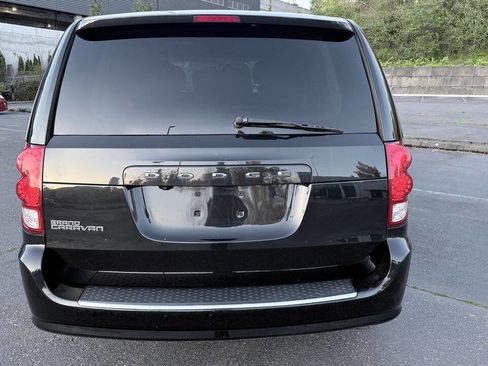 Used 2019 Dodge Grand Caravan SE FWD image 13