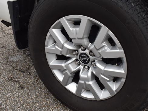 Used 2024 Nissan Frontier SV w/ SV Convenience Package RWD image 15