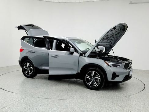 Certified 2025 Volvo XC40 B5 Core image 10