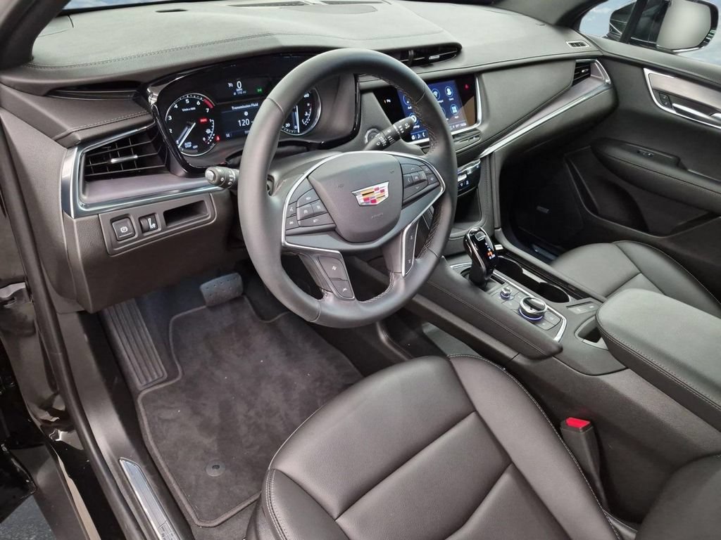 Used 2026 Cadillac XT5 Luxury AWD/4WD image 2